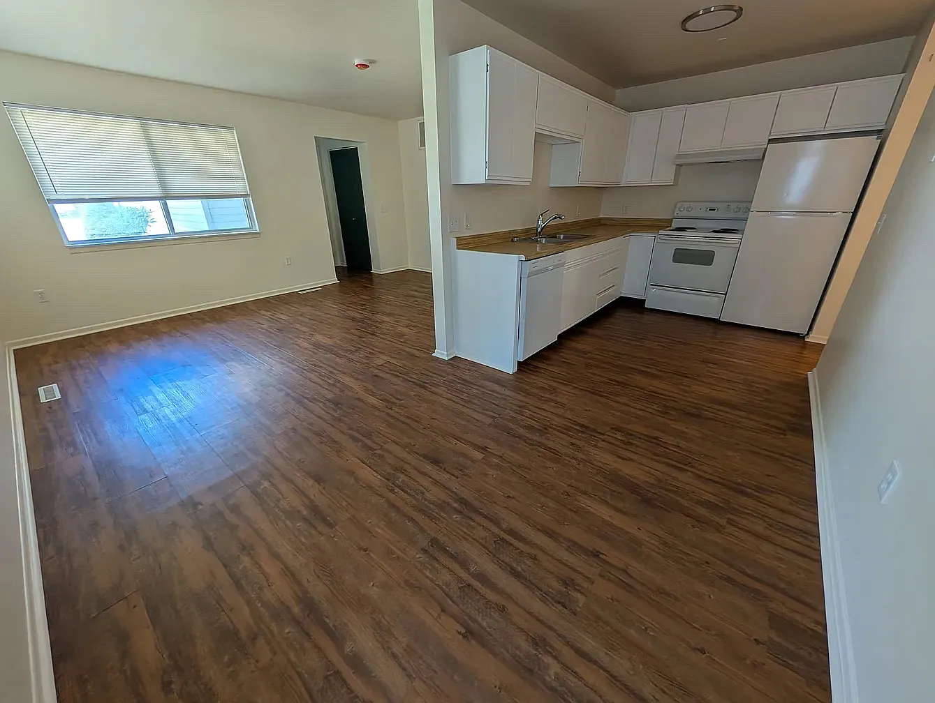 2 bed, $1,100 — Photo 3