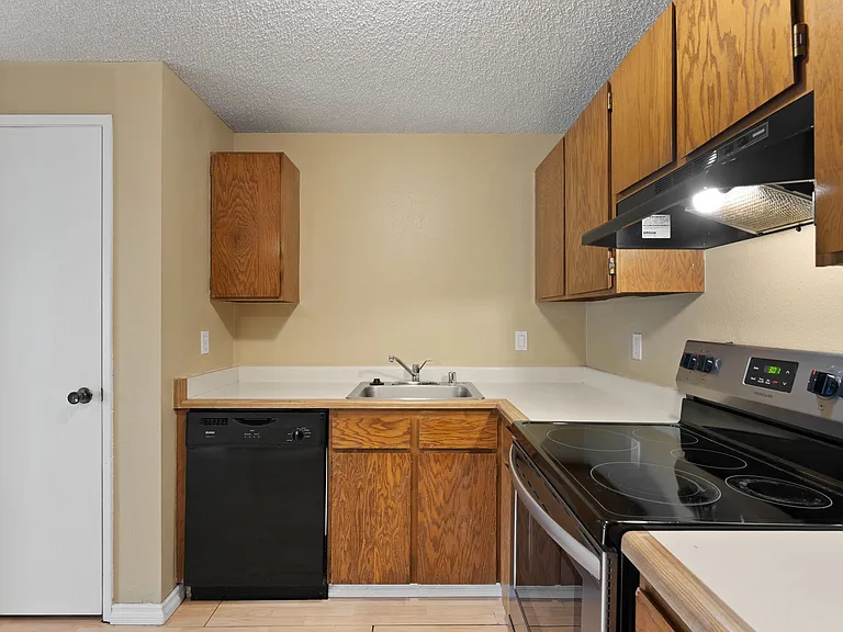 8612 N Mayfair St #6 — Photo 6
