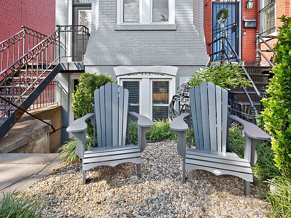 Front outdoor seating