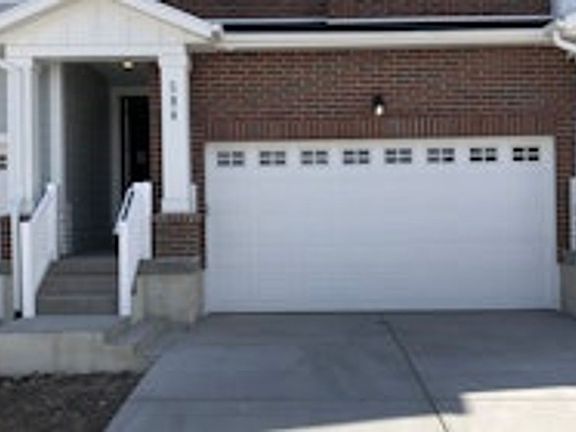 2nd image of 192 W Silver Springs Dr
