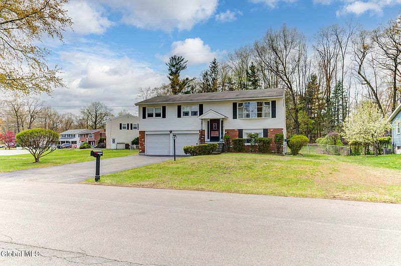 3rd image of 5 Fairmont Drive