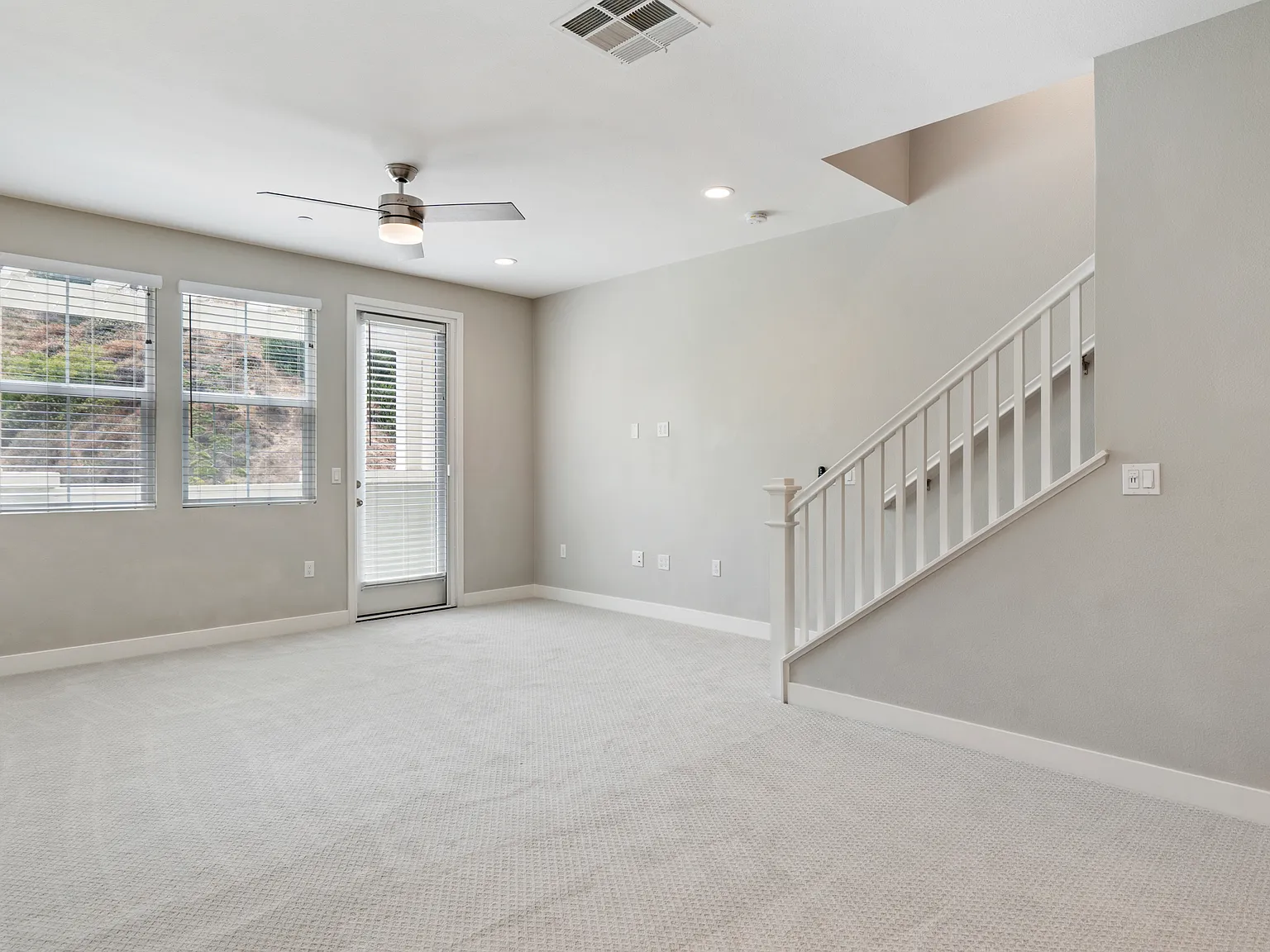 3 bed, 1465 sqft, $4,295 — Photo 1