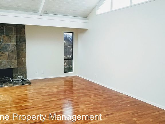 3rd image of 300 Walnut St