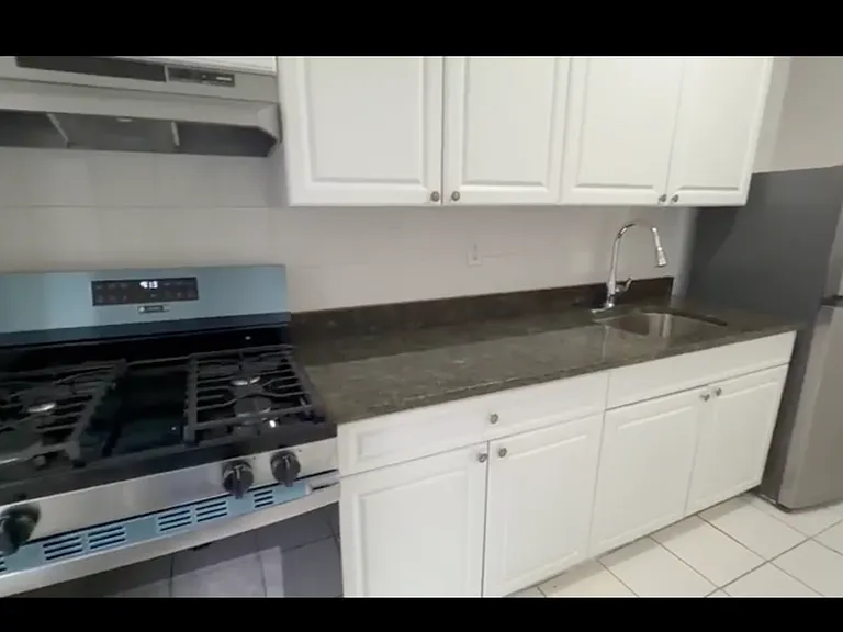 1575 Grand Concourse #A36 — Photo 6