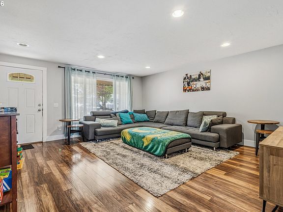 3rd image of 20867 SW Zurich Ct