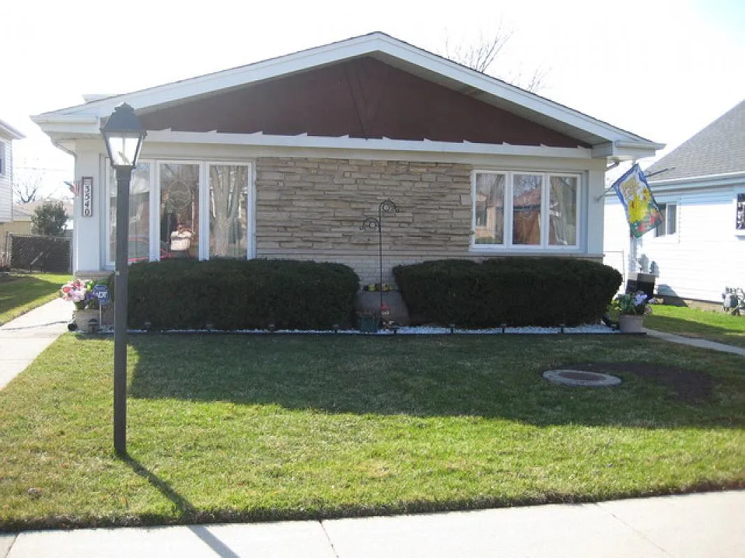 3540 Sunset Ln photo 1