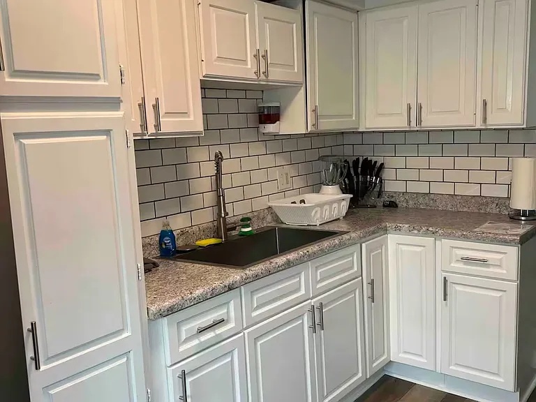 915 Perry St — Photo 4