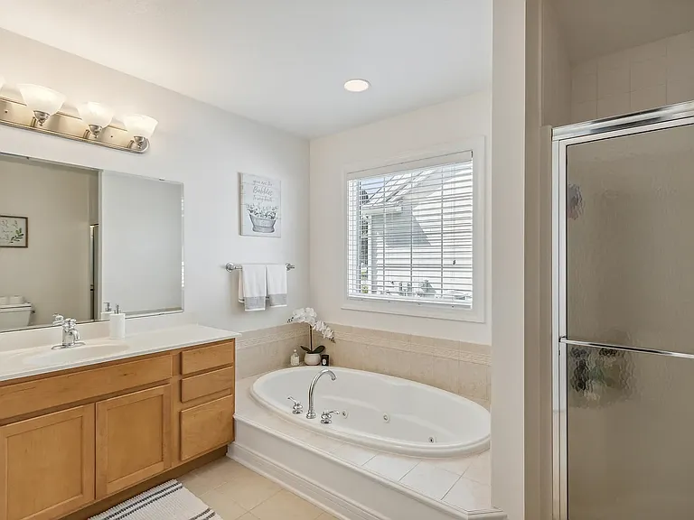 784 Castlefort Ave — Photo 4