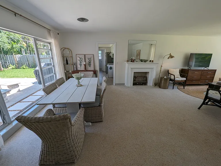 177 NE Spanish Ct — Photo 11