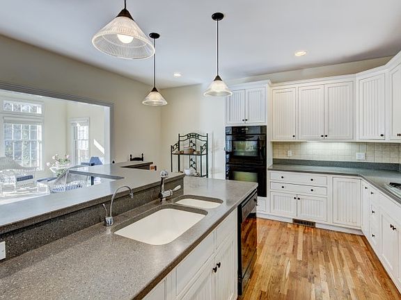 5th image of 7 Cedar Haven Ln