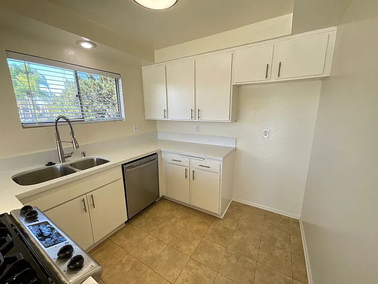 308 W Kelly Ave — Photo 7