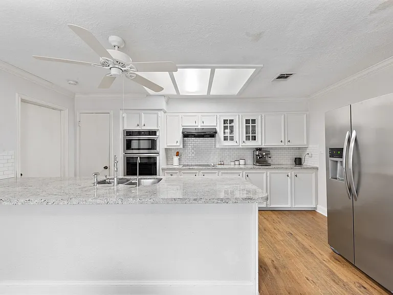12210 Ravenmoor Dr — Photo 16