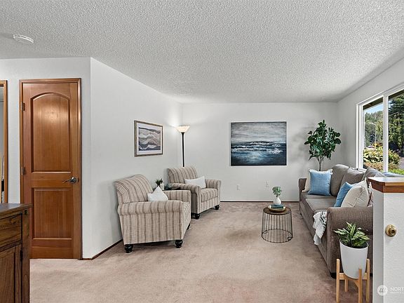 3rd image of 1505 Riverview Drive NE