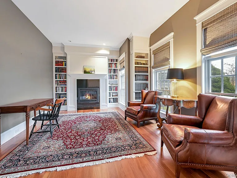 580 Lloyds Ln — Photo 8