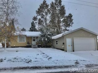 325 E Houk St, Ironwood, MI 49938
