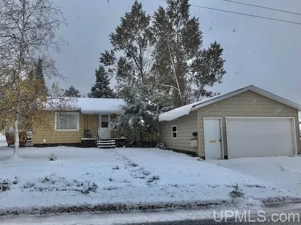 325 E Houk St, Ironwood, MI 49938