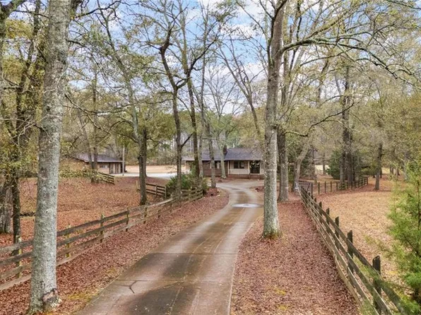 165 Shamrock Dr, Fayetteville, GA 30215