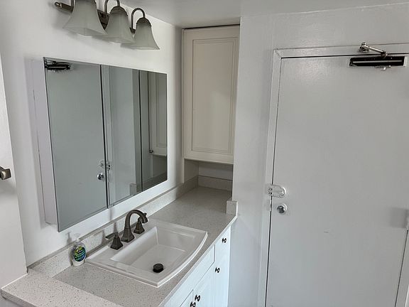 3rd image of 1221 N Dearborn St #1611