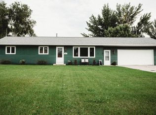 607 16th St NE, Jamestown, ND 58401