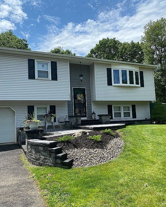 1st image of 226 Summit Dr