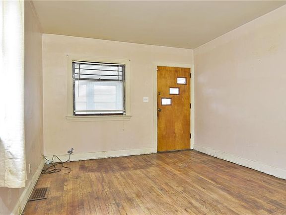 4th image of 1065 Kenmore Ave SE