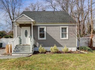 12 Division Ave, East Islip, NY 11730