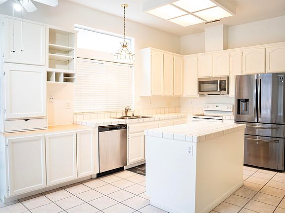 4th image of 4808 Pineview Way