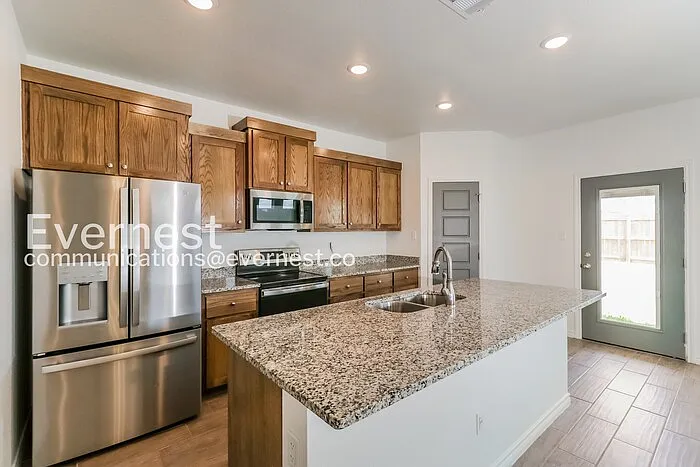 4 bed, 2.0 bath, 1752 sqft, $1,945 — Photo 4