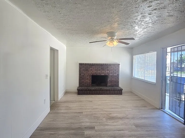 205 Santa Cruz St — Photo 2