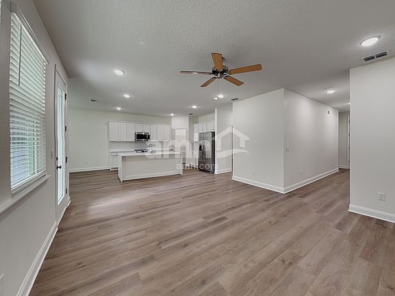 5th image of 11524 Bay Hill Cir