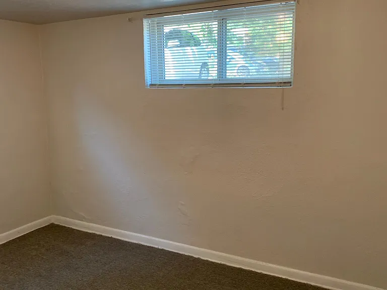 2526 N Oak St — Photo 13