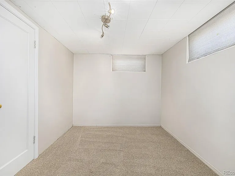 1150 S Jackson St — Photo 32