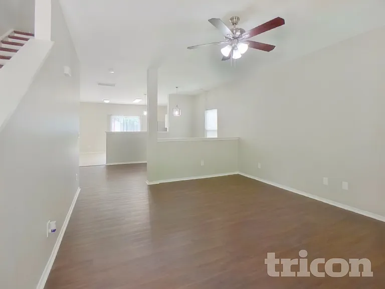 2226 Buckleigh Dr — Photo 2