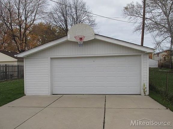 2nd image of 21619 Raymond St