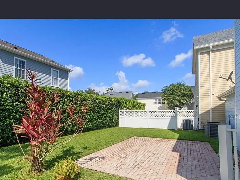 124 Longview Ave — Photo 3