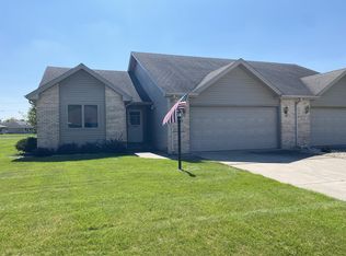 523 Hidden Oak Dr, Hobart, IN 46342