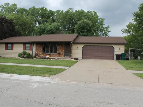 2974 Woodale Ave, Green Bay, WI 54313