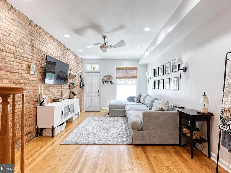 724 S Curley St — Photo 4
