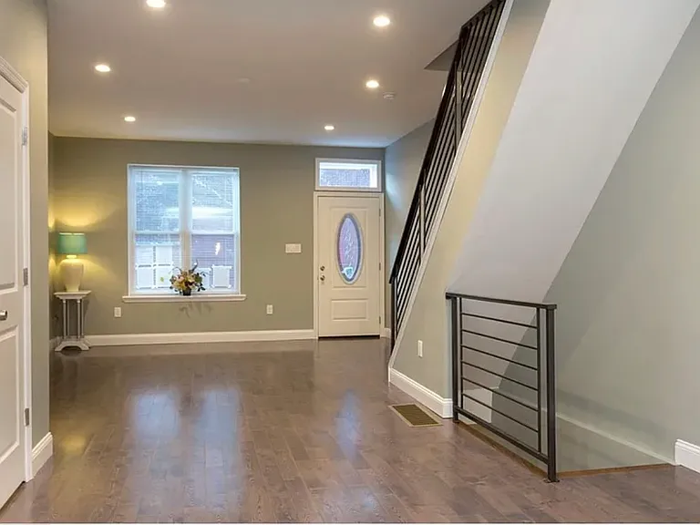 1809 S 23rd St — Photo 3