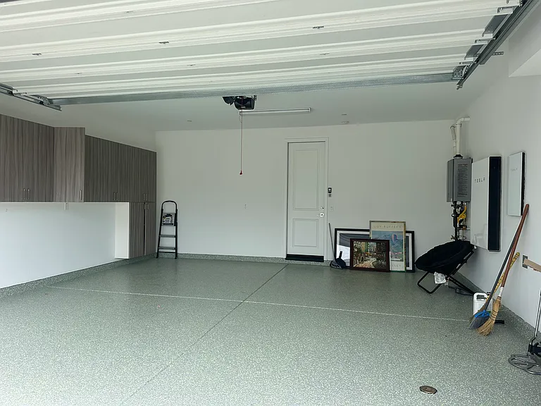 Garage.