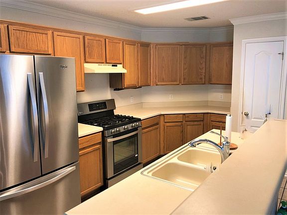4th image of 1302 Cedar Crest Dr