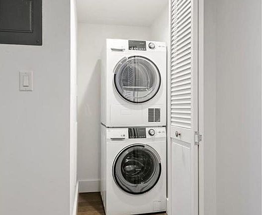 5th image of 308 E 38th St APT 16C