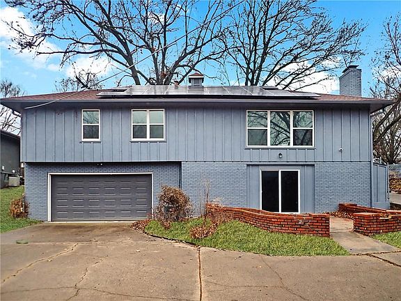 5th image of 5307 Lewis Ave