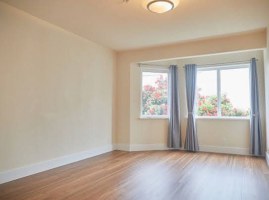 5th image of 717 La Playa St