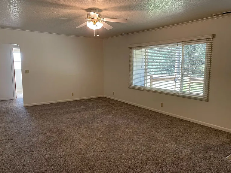 9945 SE Wallace Rd — Photo 6
