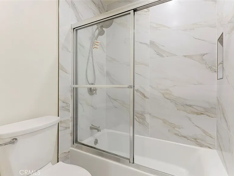 7409 Woodman Ave — Photo 30