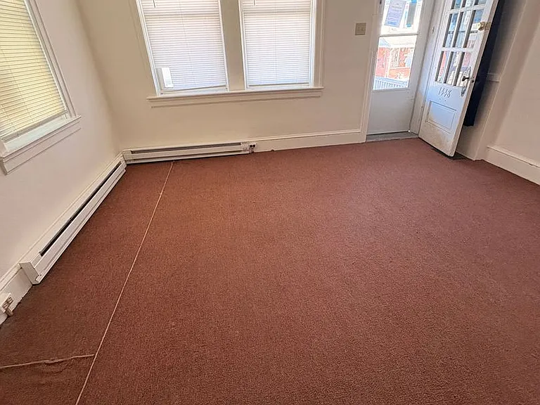 1448 W King St #1 — Photo 6