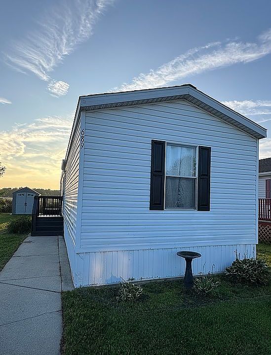 1st image of 689 Waters Edge Pl
