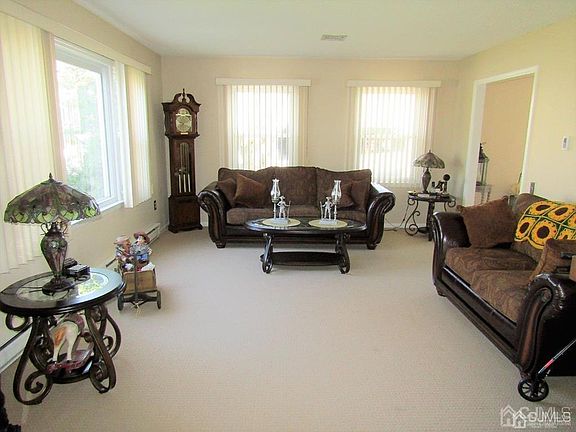 4th image of 280 Milford Ln #A