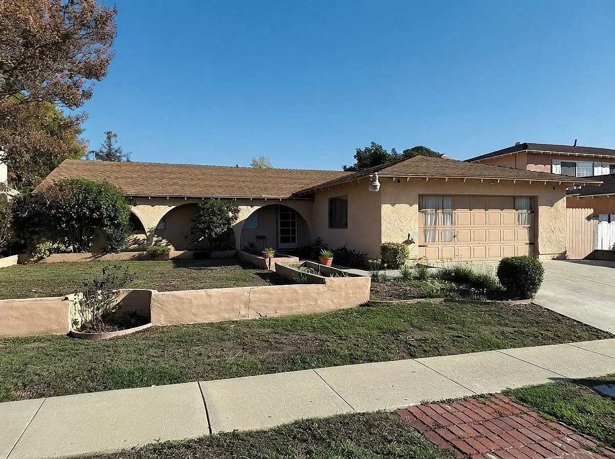 4 Bedrooms, 3 Baths Home in Simi Valley. — Photo 1